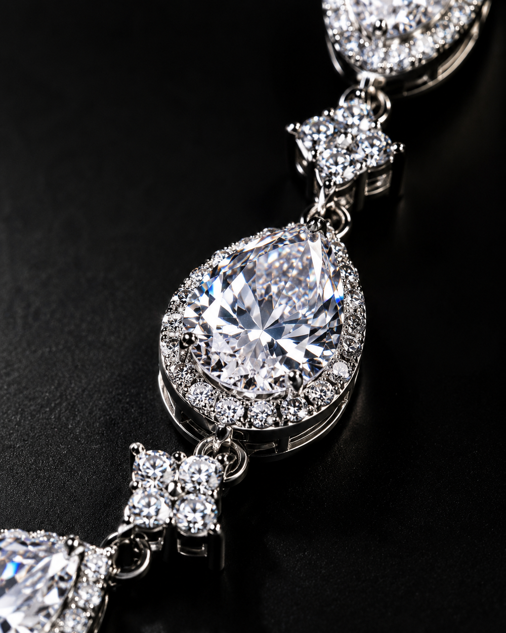 TSUYU — Bracelet Zircons Goutte d'Eau